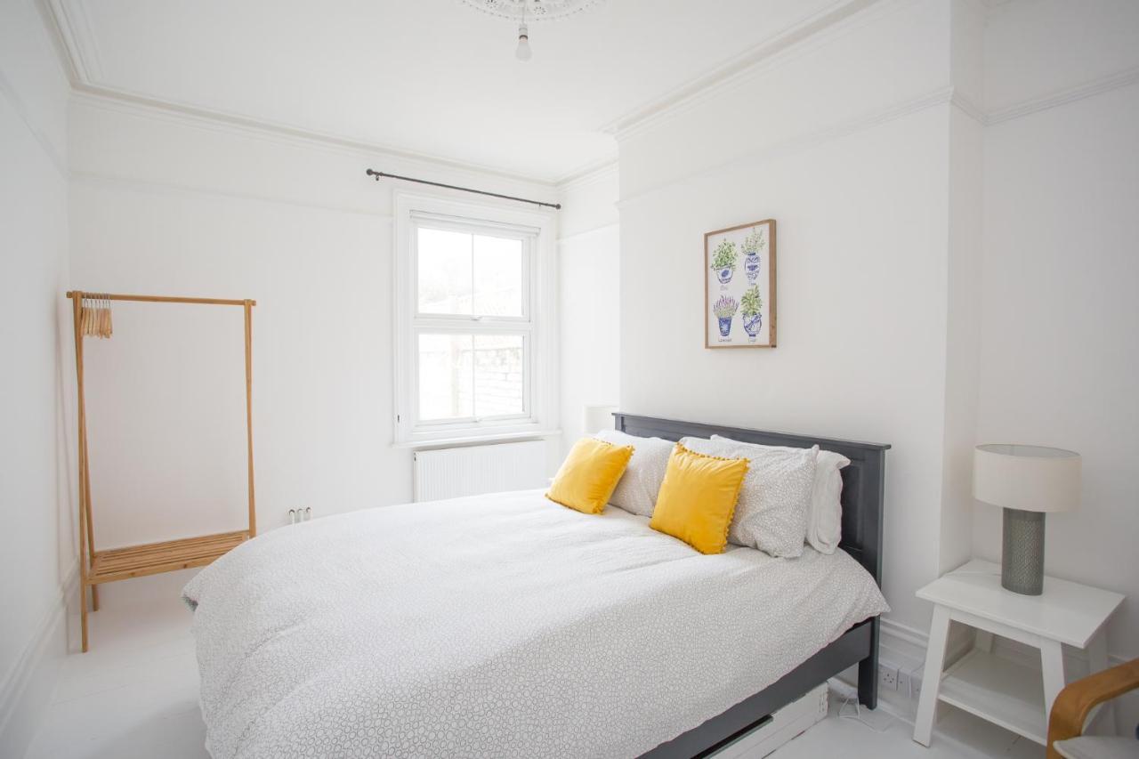 Elegant York House - On A Beach Road, Sleeps 12, With Sea Views Worthing Exterior photo