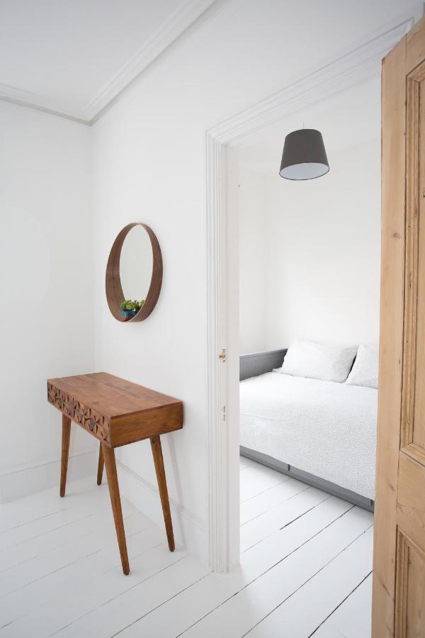 Elegant York House - On A Beach Road, Sleeps 12, With Sea Views Worthing Room photo
