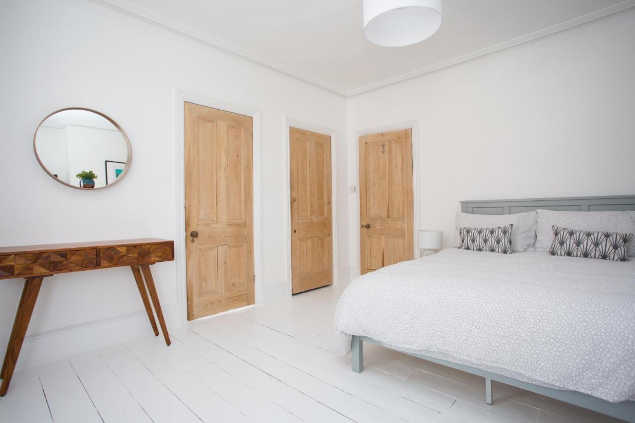Elegant York House - On A Beach Road, Sleeps 12, With Sea Views Worthing Exterior photo