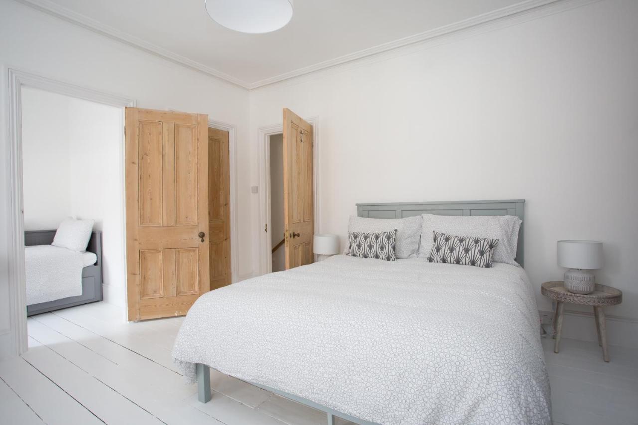 Elegant York House - On A Beach Road, Sleeps 12, With Sea Views Worthing Exterior photo