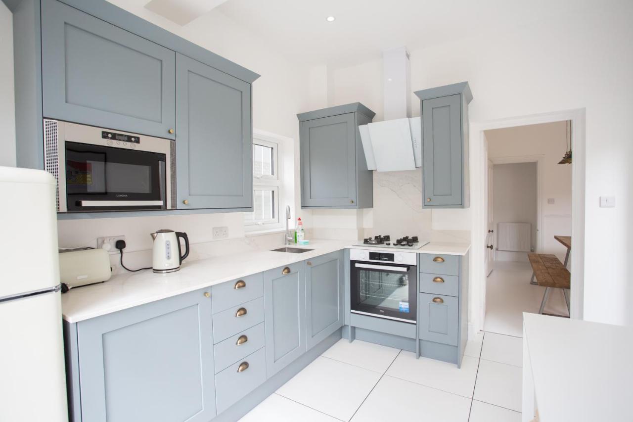 Elegant York House - On A Beach Road, Sleeps 12, With Sea Views Worthing Exterior photo