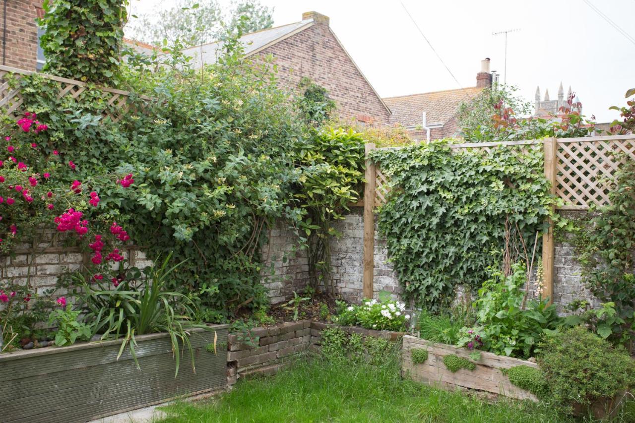 Elegant York House - On A Beach Road, Sleeps 12, With Sea Views Worthing Exterior photo